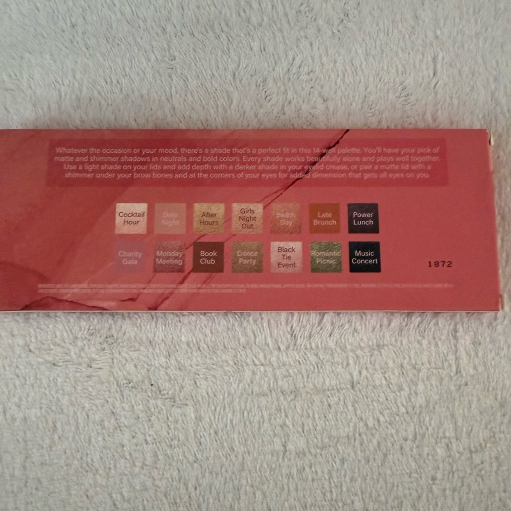 Too Faced Secret Santa Palette - Picture 5 of 6